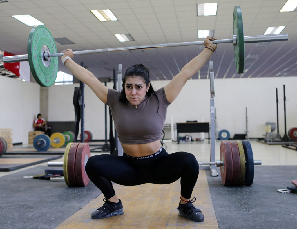 ATLETAS DEL ITSON ENTRENAN PARA EL CAMPEONATO MUNDIAL DE LEVANTAMIENTO DE PESAS