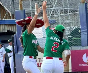 PRIMER TRIUNFO BEISBOL FEMENIL