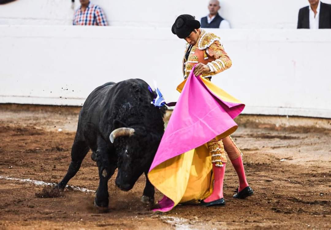 EL ZAPATA SE LLEVA OREJA