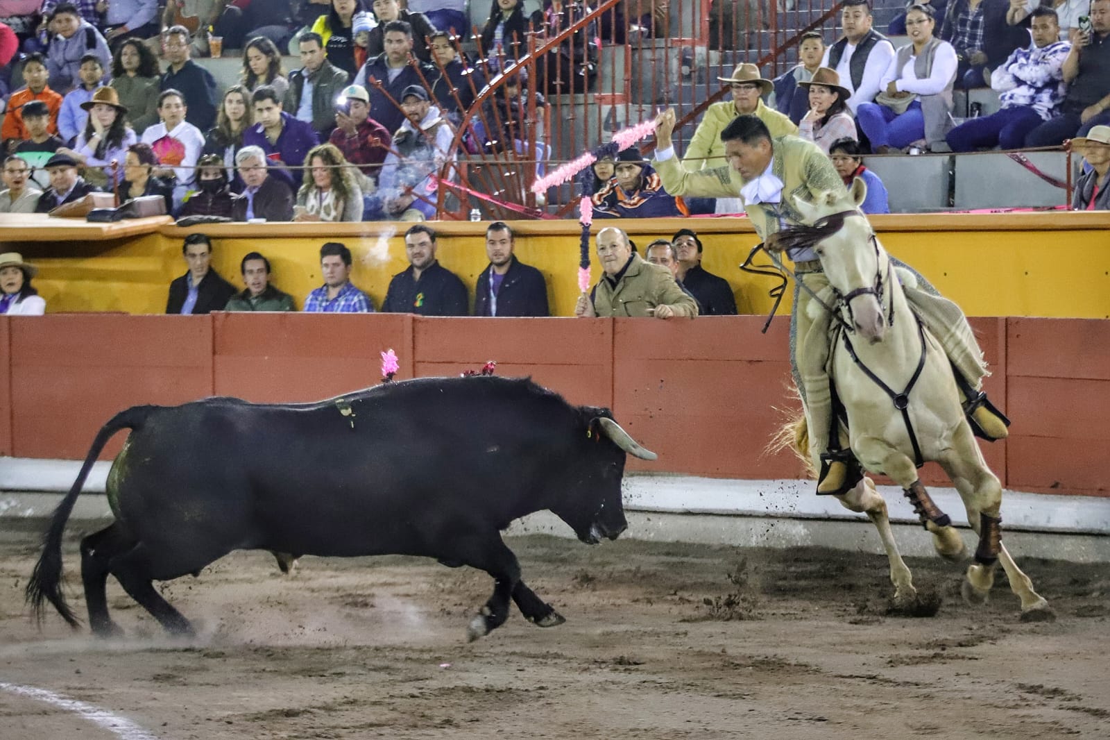 MIGUEL AGUILAR GANA OREJA