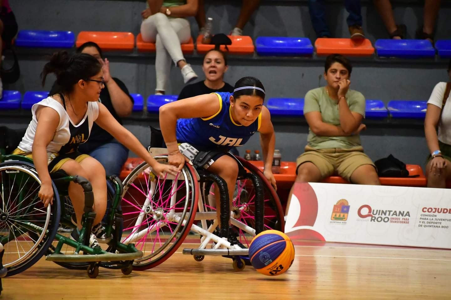 BALONCESTO DE NL SOBRE SILLA