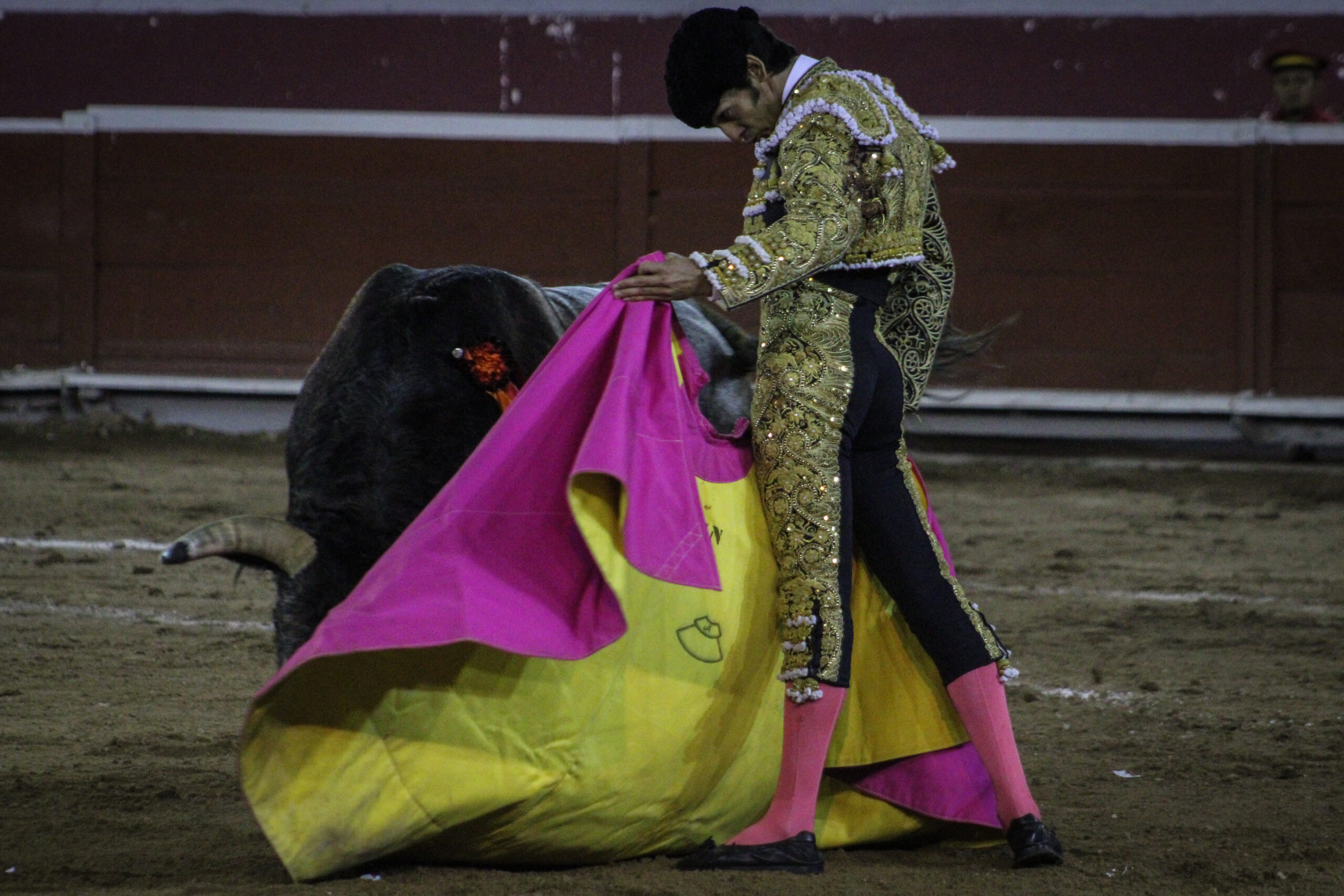 A HOMBROS HÉCTOR GUTIÉRREZ