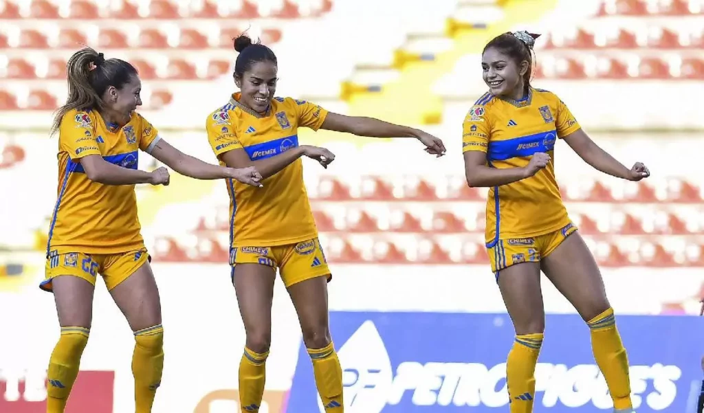 TIGRES FEMENIL GOLEA A UNAM 3-0