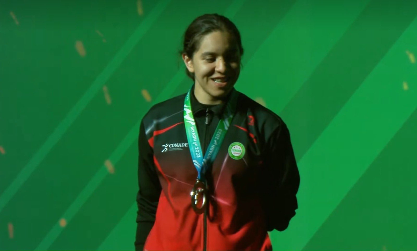 PLATA PARA VANESSA SÁNCHEZ