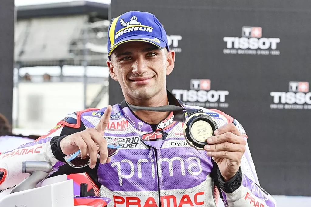 MARTÍN SE ACERCA A BAGNAIA