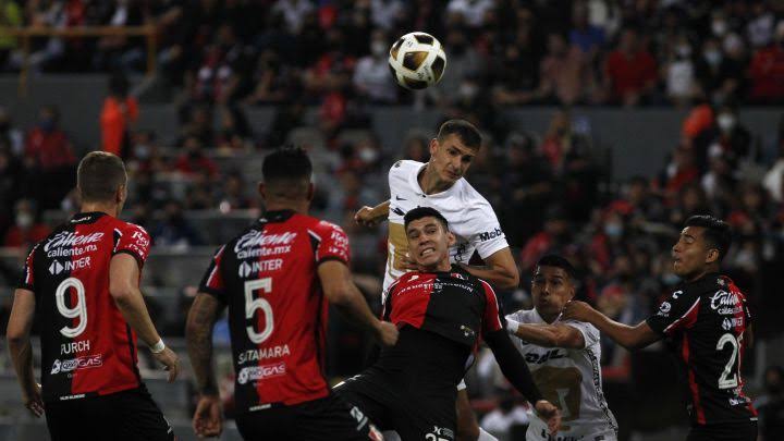 PUMAS GOLEA AL ATLAS