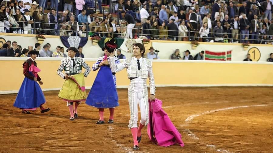 FONSECA Y LLAGUNO A HOMBROS