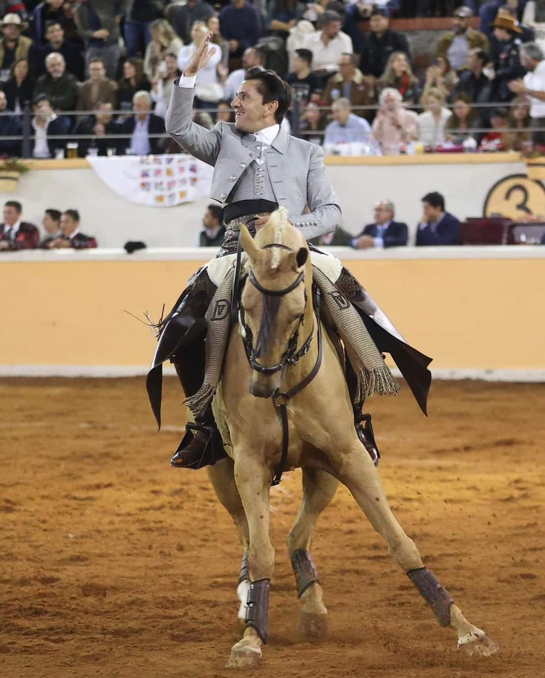 FONSECA Y LLAGUNO A HOMBROS