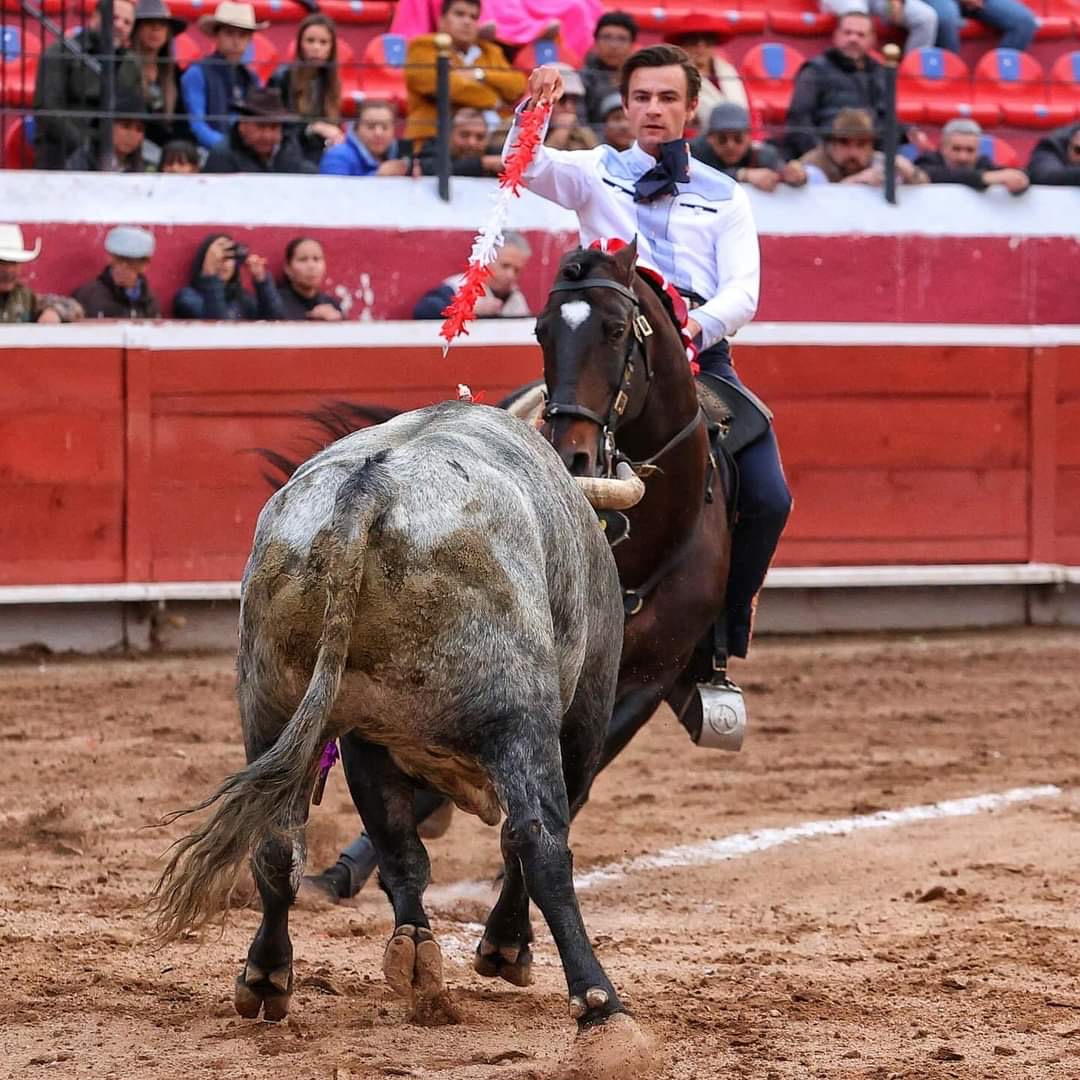 ISAAC FONSECA GANA LA OREJA