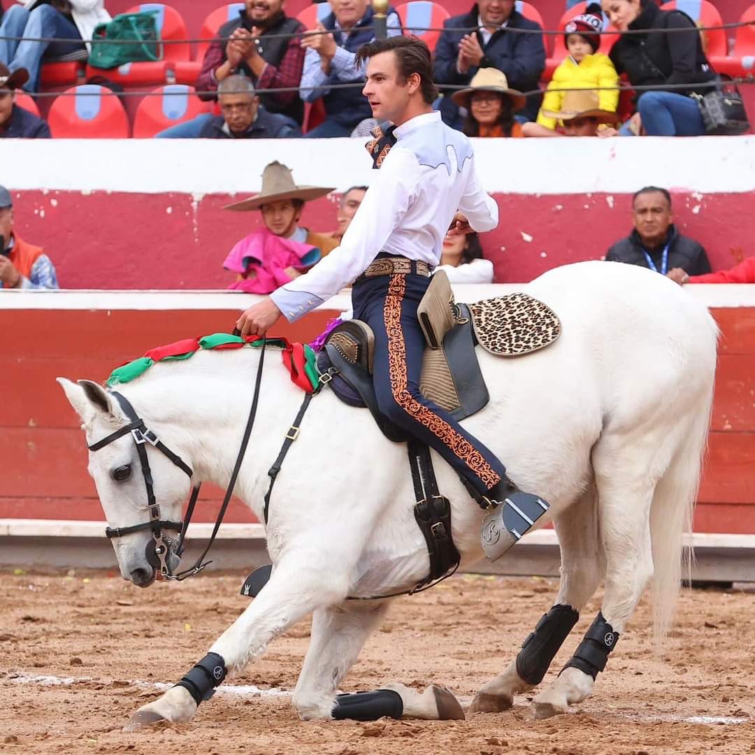 ISAAC FONSECA GANA LA OREJA