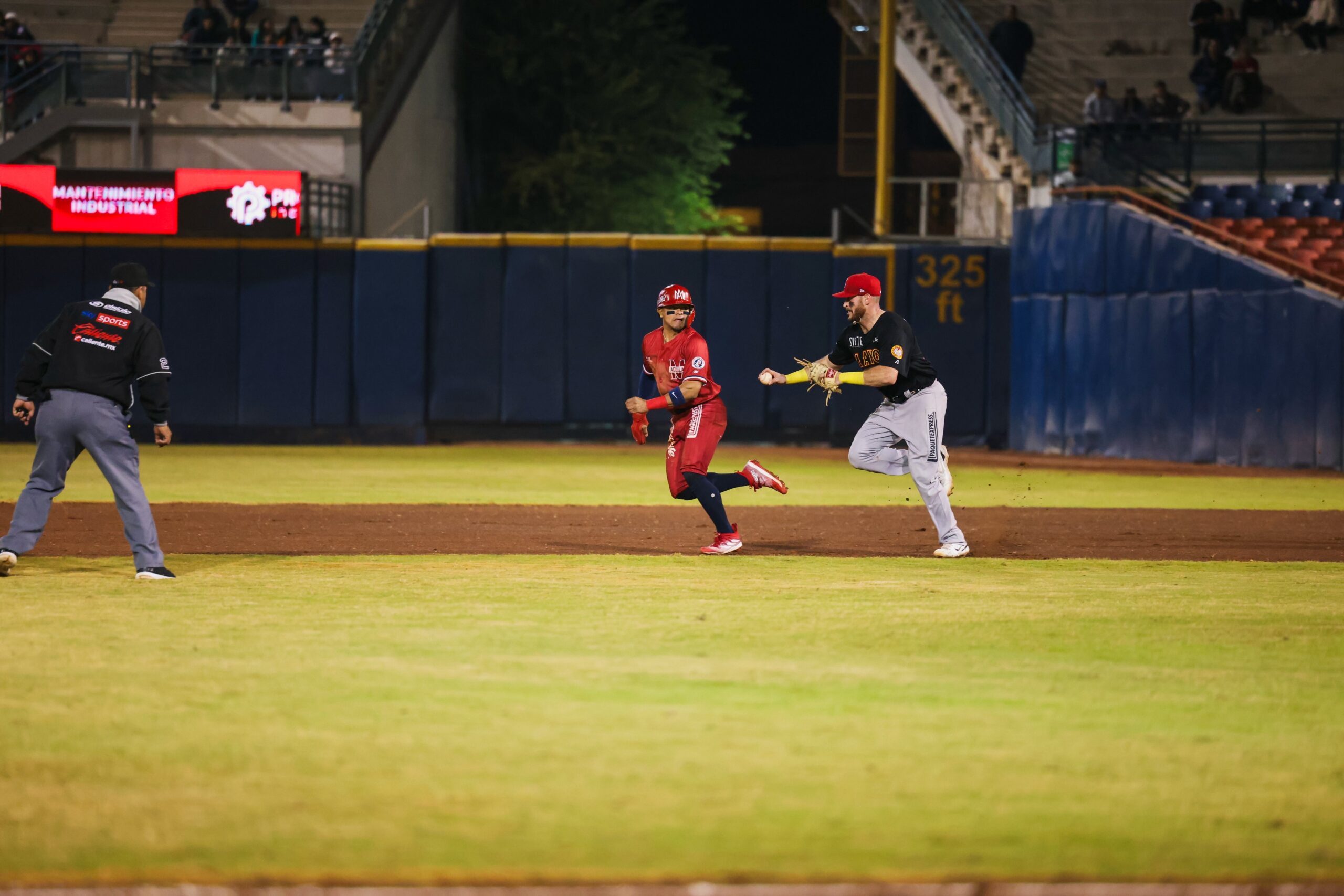 ÁGUILAS ACABA CON LOS MAYOS