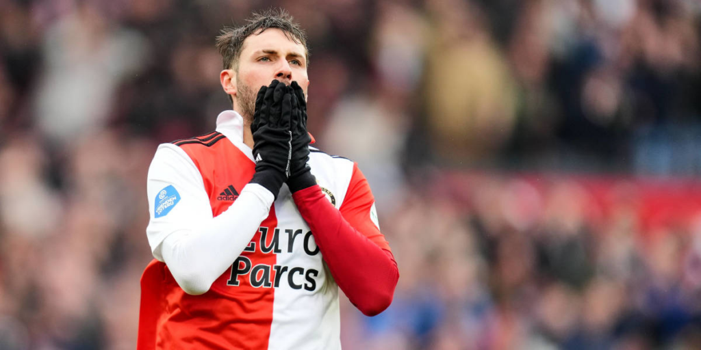 SANTIAGO GIMÉNEZ FALLÓ PENAL EN EL EMPATE DEL FEYENOORD