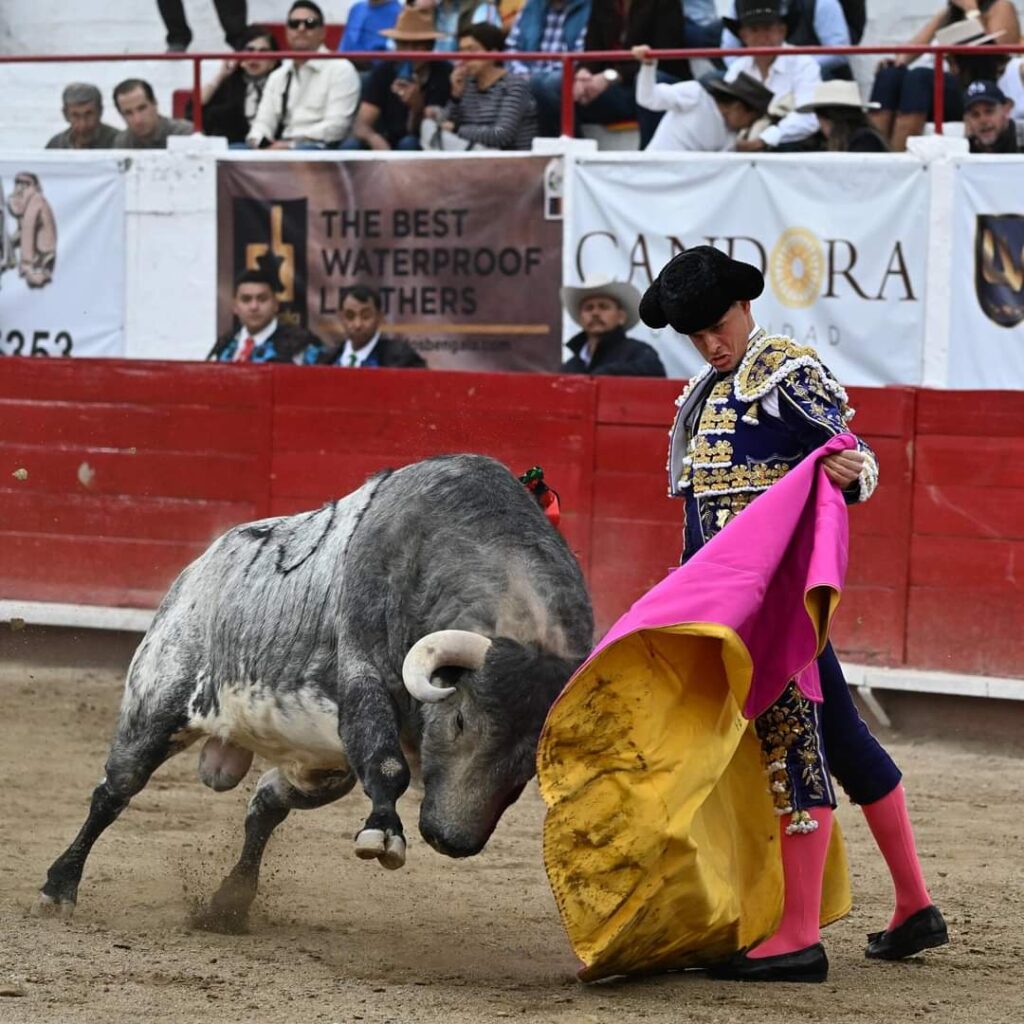 A HOMBROS LUIS DAVID Y GALVÁN EN LEÓN