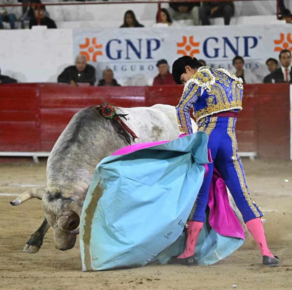 A HOMBROS LUIS DAVID Y GALVÁN EN LEÓN