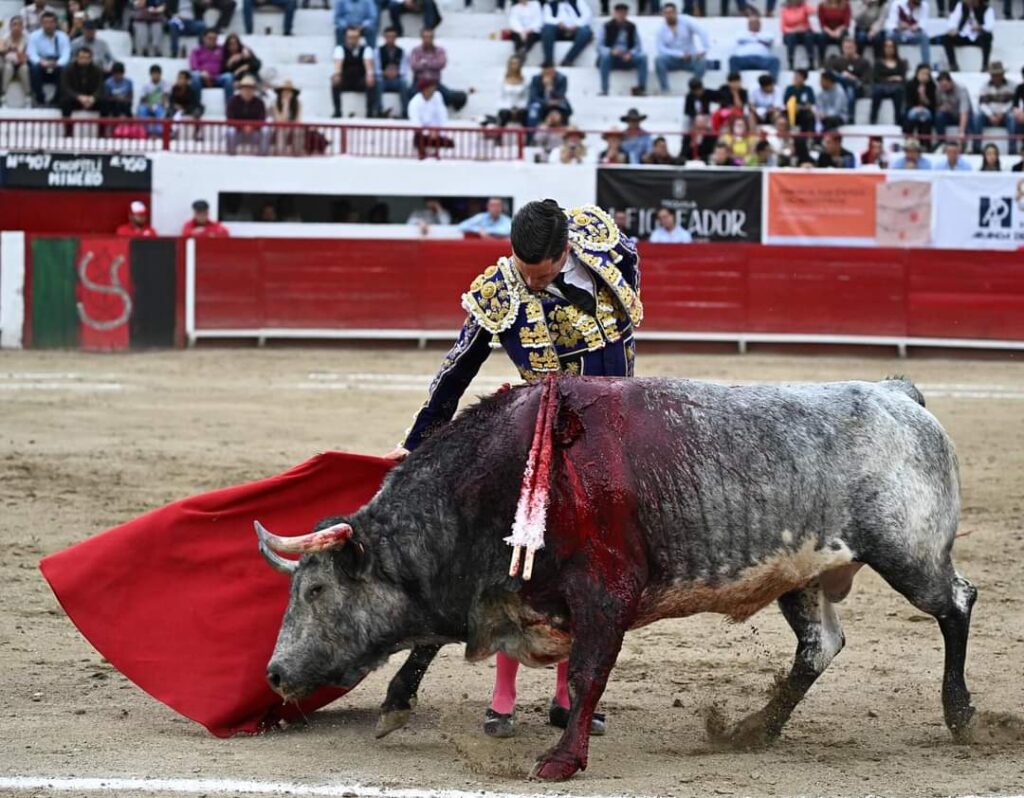 A HOMBROS LUIS DAVID Y GALVÁN EN LEÓN