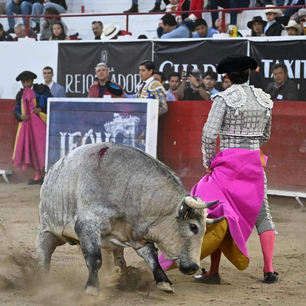 A HOMBROS LUIS DAVID Y GALVÁN EN LEÓN