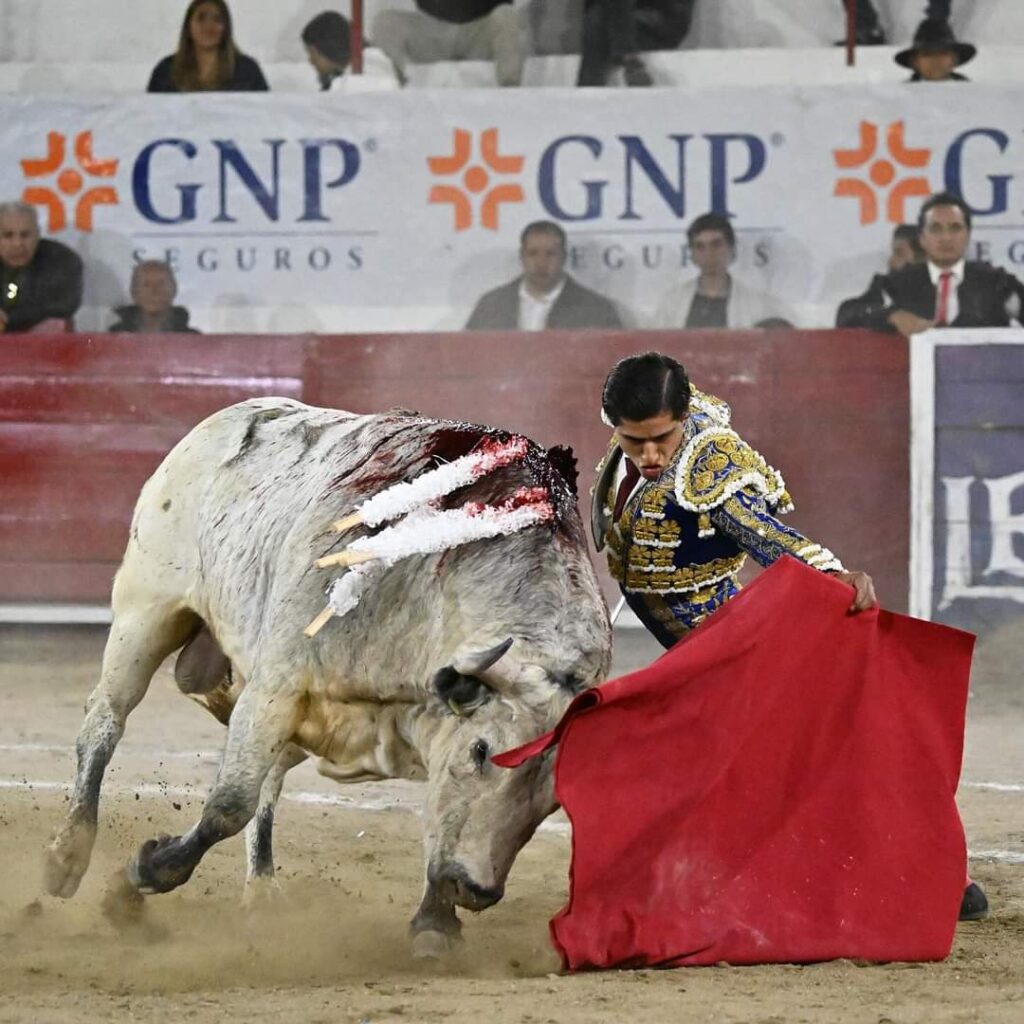 A HOMBROS LUIS DAVID Y GALVÁN EN LEÓN