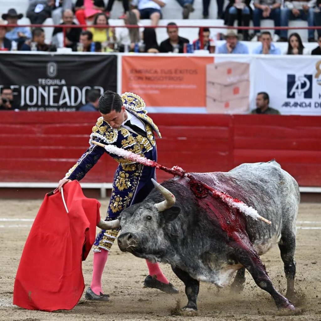 A HOMBROS LUIS DAVID Y GALVÁN EN LEÓN