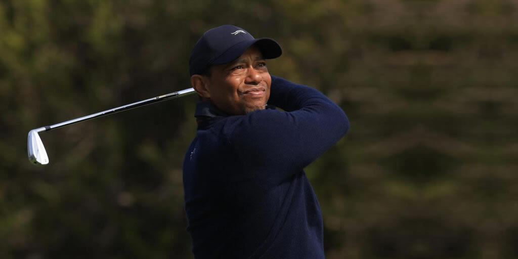 TIGER WOODS SE RETIRA DEL GENESIS INVITATIONAL POR SALUD