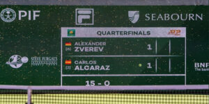 ¡NADIE SE QUIERE PERDER EL INDIAN WELLS! ABEJAS INVADIERON EL JUEGO ENTRE ALCARAZ Y ZVEREV