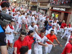 SIN PERCANCES EL EMOTIVO SEGUNDO ENCIERRO DE SAN FERMÍN