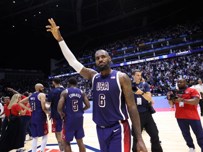 LeBron fue elegido para ser el abanderado de Estados Unidos en París 2024