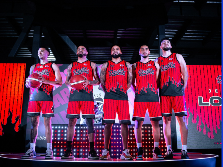 Diablos Rojos del México presentaron uniformes para su debut en la LNBP