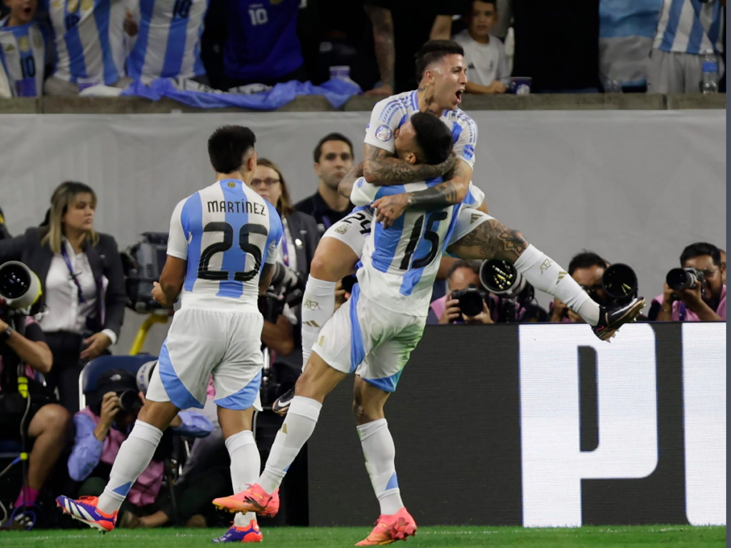 Argentina titubeó, pero eliminó a Ecuador de la Copa América en penales