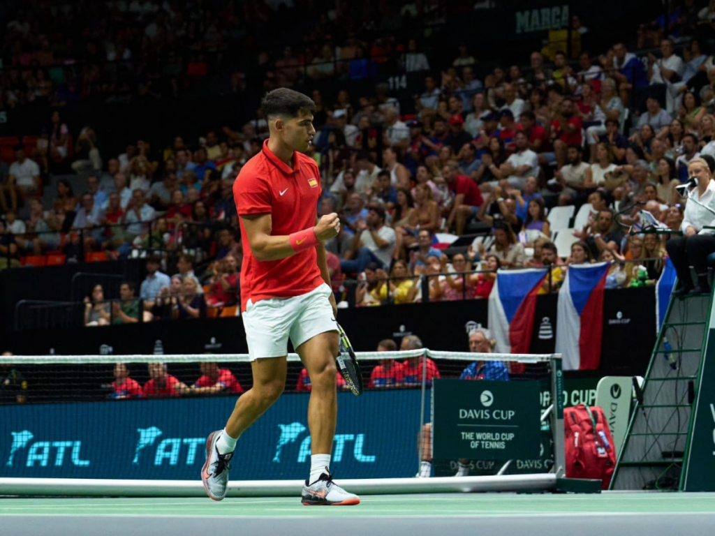 Tras su eliminación en el US Open, Carlos Alcaraz regresó al triunfo, ahora en Copa Davis