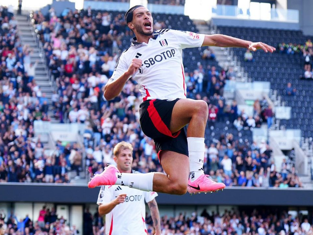 Raúl Jiménez logró anotar en el empate del Fulham ante el West Ham