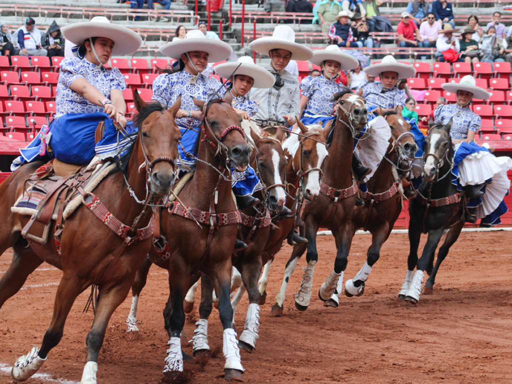 SUSPENDIDA Y ACCIDENTADA CORRIDA CHARRO TAURINA EN LA MÉXICO