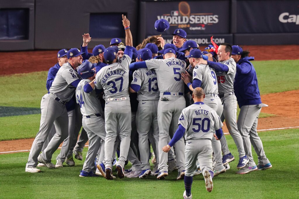 Dodgers celebran su octavo campeonato de Grandes Ligas tras una épica remontada contra Yankees en la Serie Mundial 2024