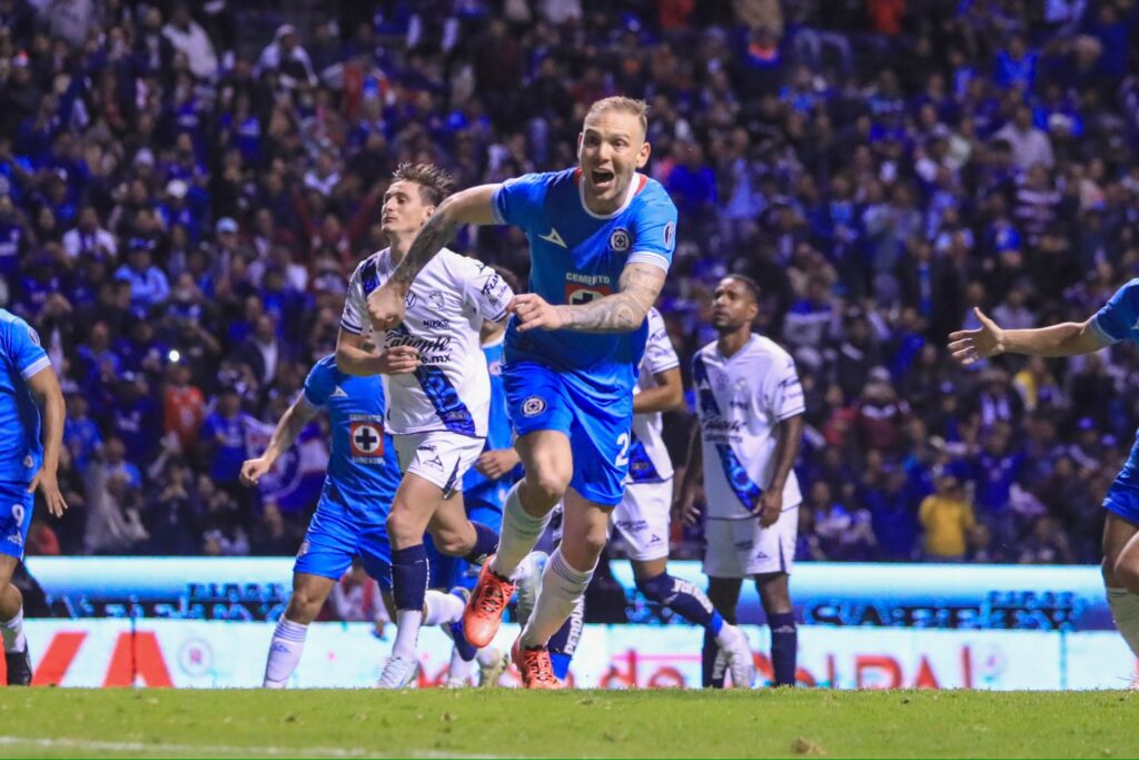 Cruz Azul superlíder Liga MX