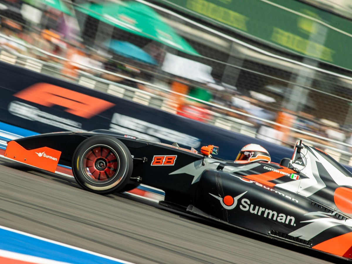 Competencia FIA NACAM F4 en el Autódromo Hermanos Rodríguez con pilotos emergentes