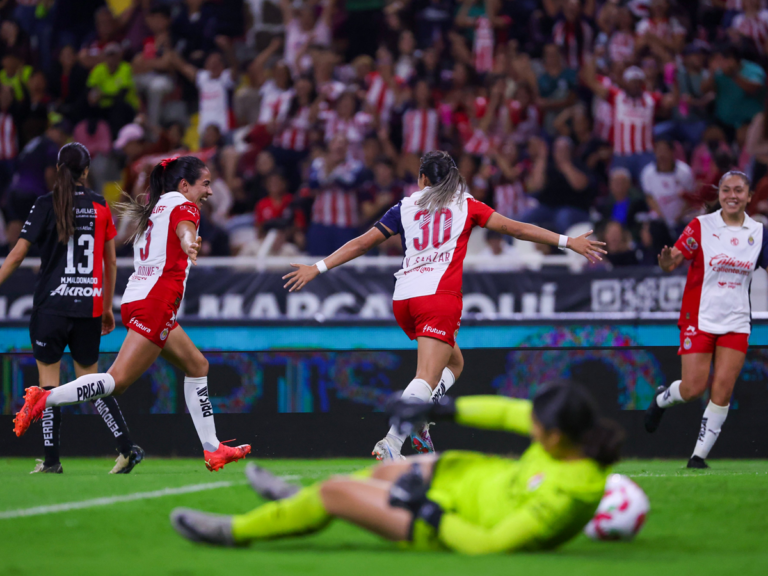 Chivas femenil ganó por goleada el «Clásico Tapatío» contra Atlas