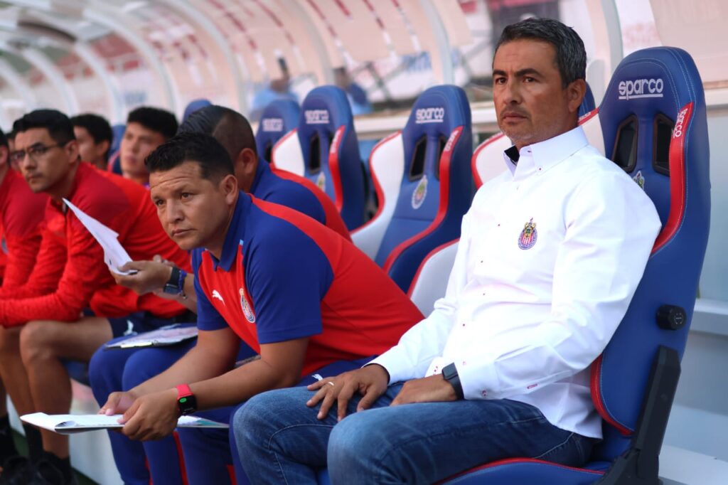 Chivas announces the dismissal of coach Arturo Ortega after elimination from the Play-In