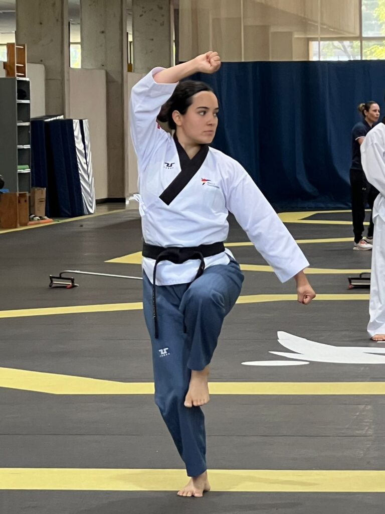 Paula Fregoso entrenando para el Mundial de Taekwondo 2024