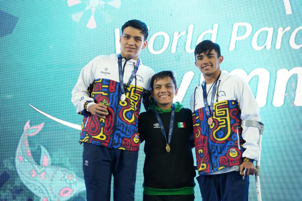 Citli Salinas wins gold at the Guadalajara Para Swimming event.