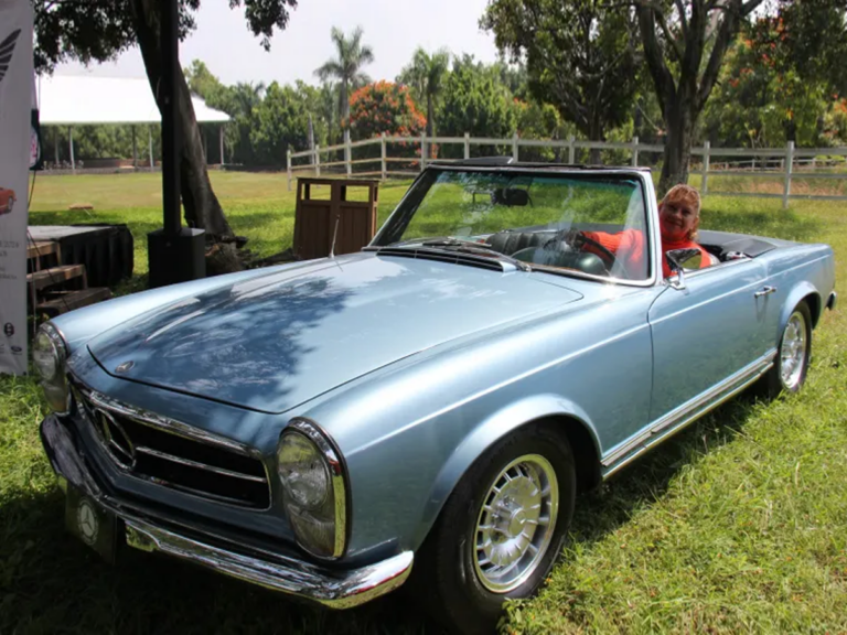 Exhibición de autos antiguos en Auto Histórica Cuernavaca