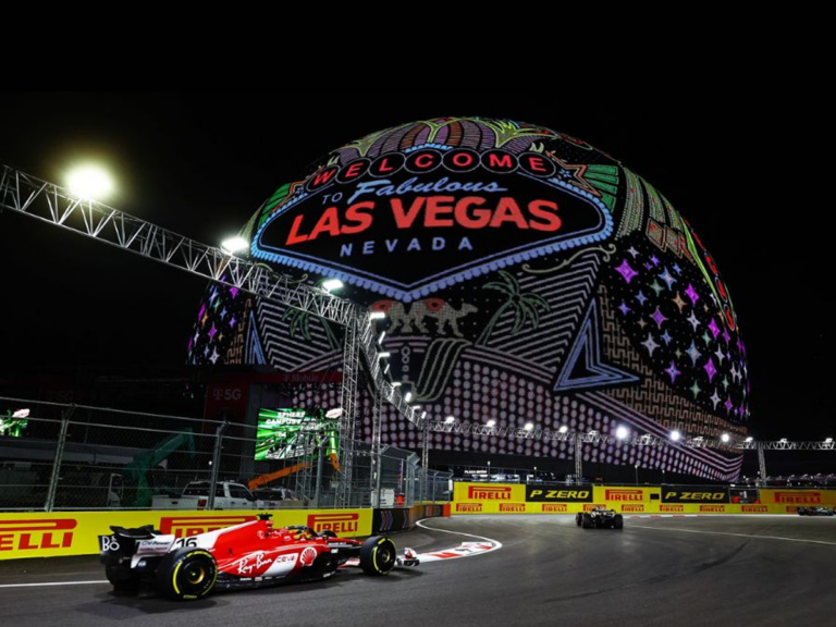 CHECO PÉREZ PREPARADO PARA LA CARRERA EN LAS VEGAS