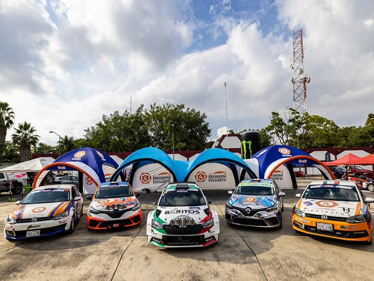 Pilotos compitiendo en el Rally Fest Colima 2024