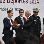 Claudia Sheinbaum entrega premios a figuras del deporte mexicano.