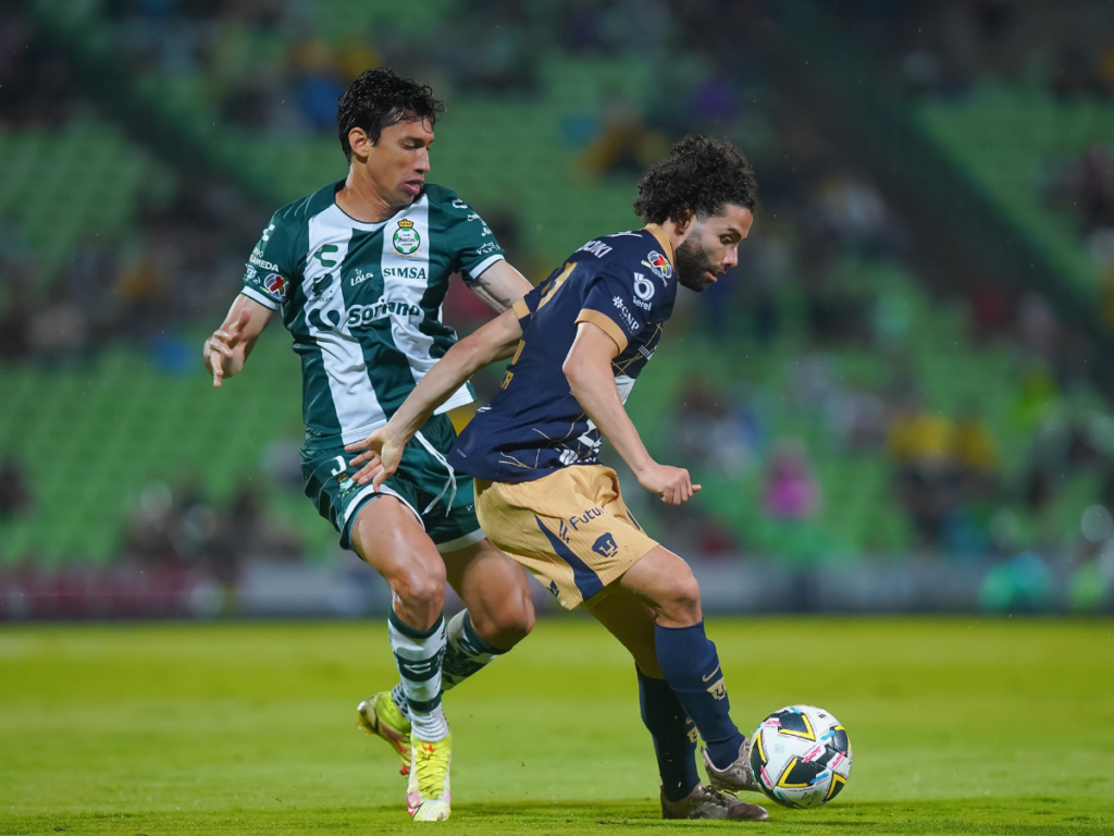 ¡Bombazo!  El “Chino” Huerta podría dejar Pumas para fichar por equipo de Europa