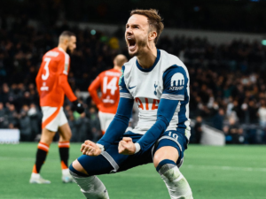 Con gol olímpico, Tottenham venció al United