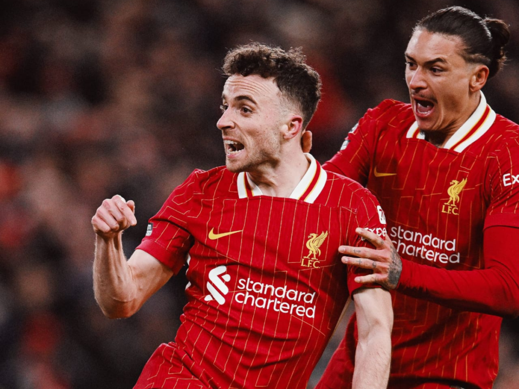 Con hombre menos, Liverpool rescató empate ante Fulham