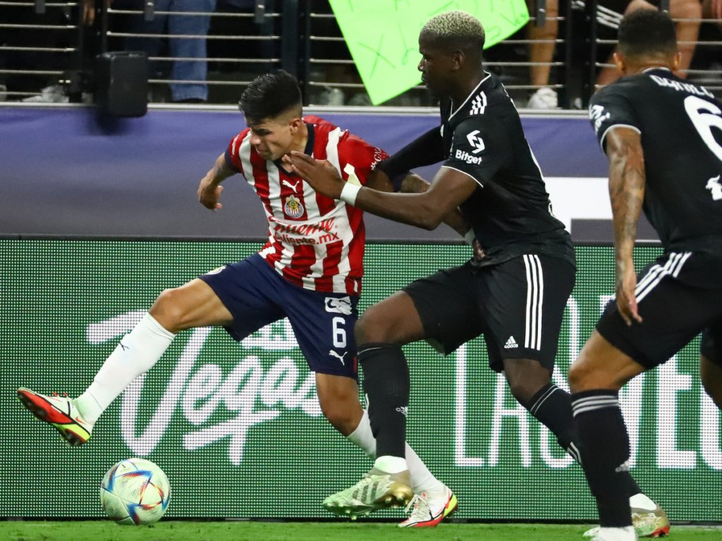 Pável Pérez dejará Chivas para jugar con Necaxa