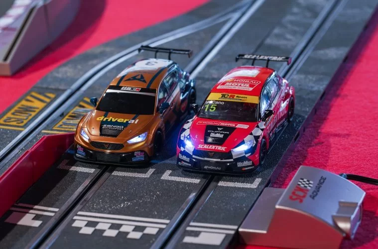 TECHNOLOGY AND TRADITION: A WINNING MIX ⚡🔧 (IMAGES SCALEXTRIC)