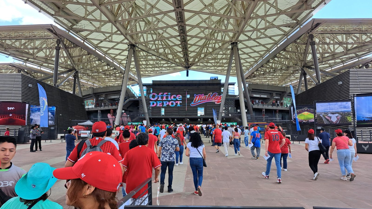 IMAGES X, DIABLOS ROJOS DEL MÉXICO