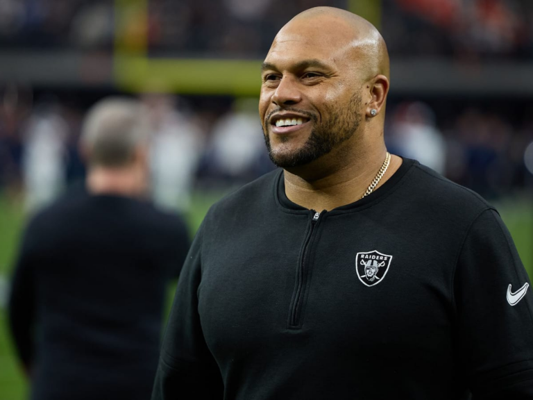 Los Raiders anunciaron que Antonio Pierce fue despedido