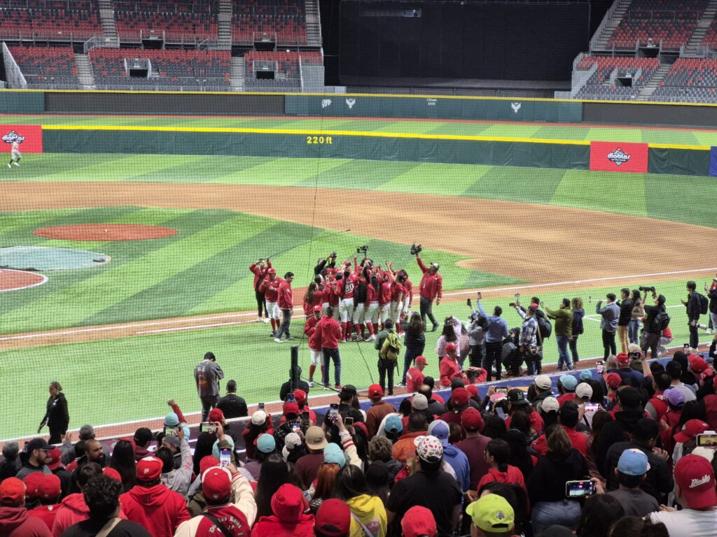 Diablas festejando primera victoria de la temporada/Imagen: Pablo Martínez